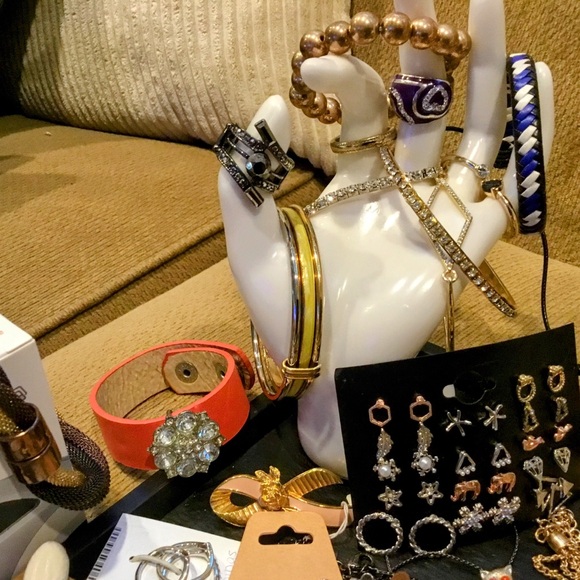 70 PIECES SELLERS BUNDLE All Wearable/Sellable 3.3 pounds - Picture 15 of 16